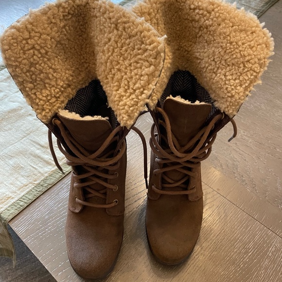 UGG Classic Brown Waterproof Lace up boots with standup collar . - Picture 3 of 7